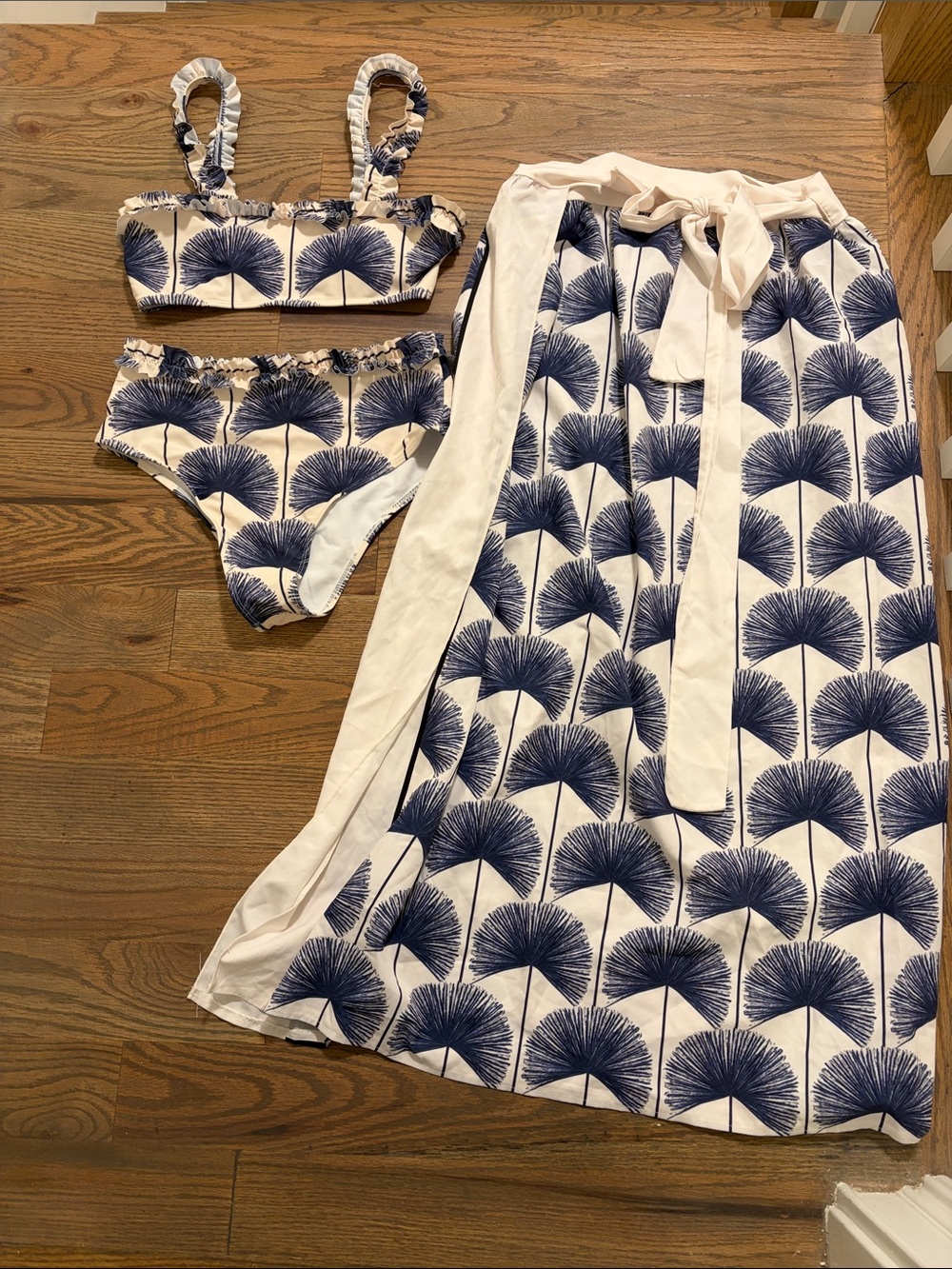 Women’s Navy and White Leaf-Print Bikini Set with Cover-Up GUC